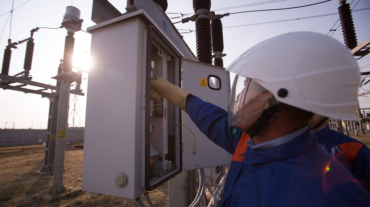 Retele Electrice employee using an equipment located in a substation